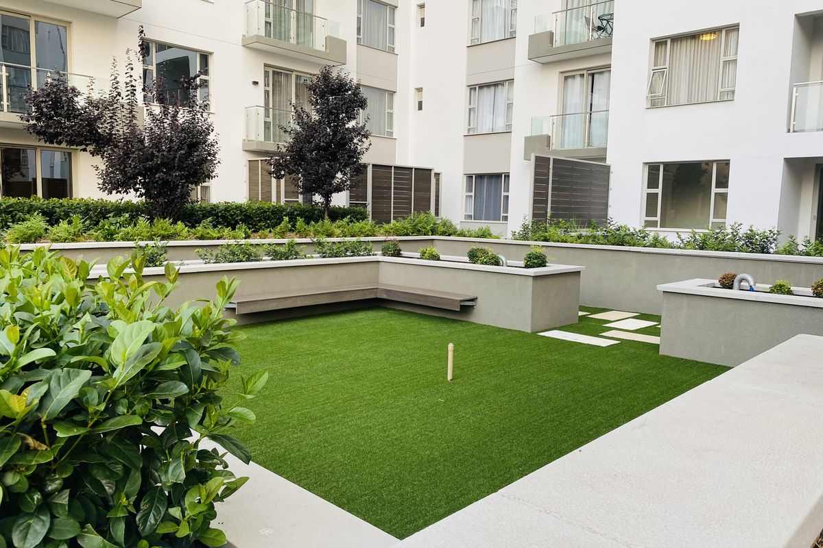 Elegant, Pet friendly, 2 Bed, 2.5 Bath with a Huge Private Patio at The Tyrwhitt - Photo 2
