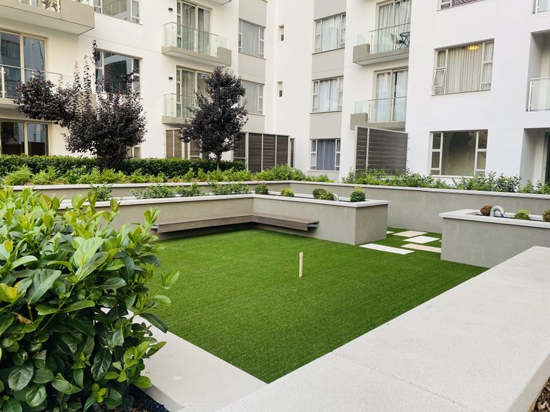 Elegant, Pet friendly, 2 Bed, 2.5 Bath with a Huge Private Patio at The Tyrwhitt - Photo 2
