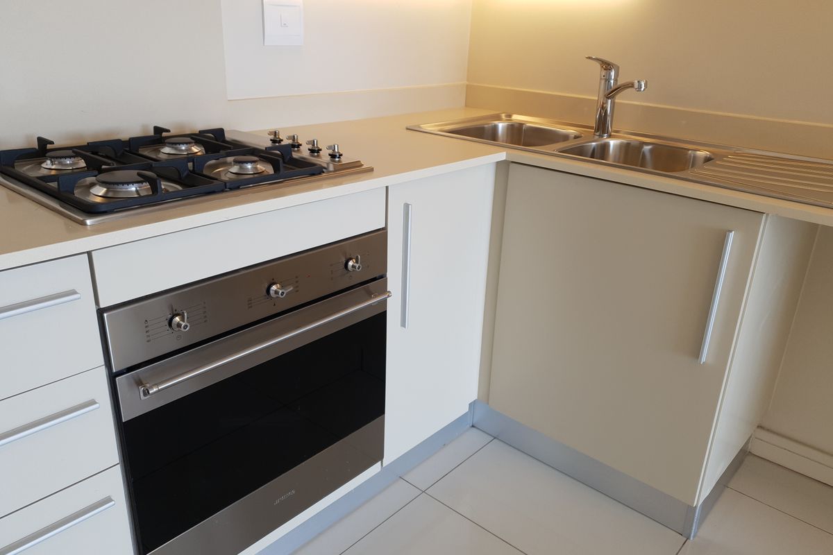 Stylish Luxury Off-The-Grid 2 Bed 2 Bath apartment In The Centre Of Rosebank - Photo 4