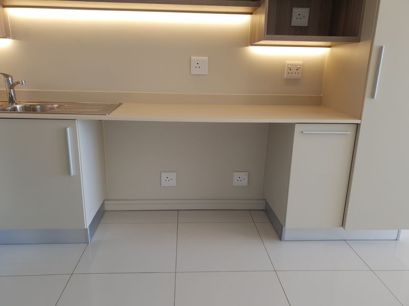 Stylish Luxury Off-The-Grid 2 Bed 2 Bath apartment In The Centre Of Rosebank - Photo 5