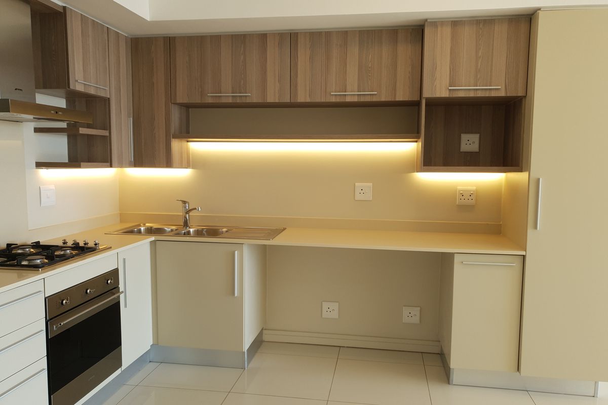 Stylish Luxury Off-The-Grid 2 Bed 2 Bath apartment In The Centre Of Rosebank - Photo 2