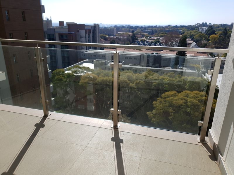 Stylish Luxury Off-The-Grid 2 Bed 2 Bath apartment In The Centre Of Rosebank - Photo 3