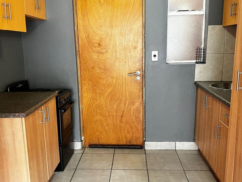 Studio Apartment | Melville Mews, Sunnyside, Johannesburg, Affordable Investment or Ideal First Home - Photo 4