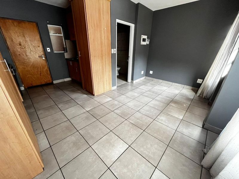 Studio Apartment | Melville Mews, Sunnyside, Johannesburg, Affordable Investment or Ideal First Home - Photo 2
