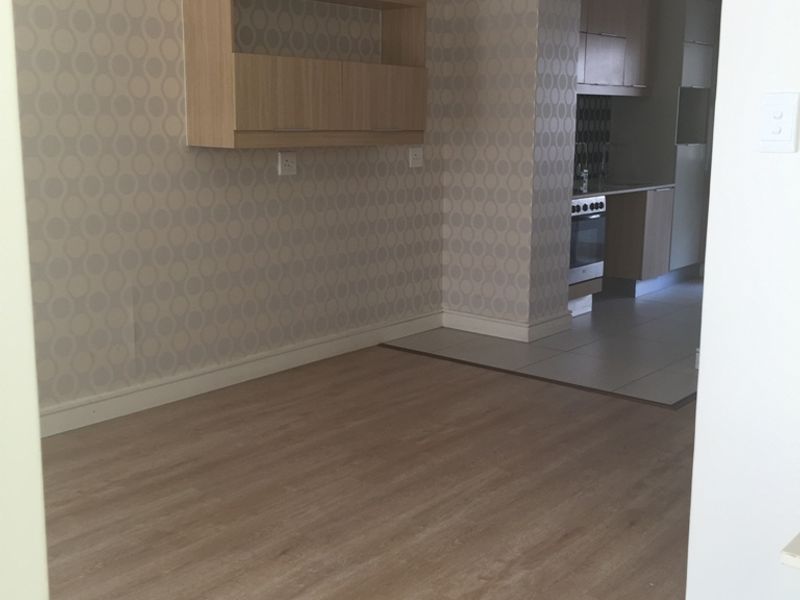 Spacious 1 Bedroom 1 Bathroom Apartment Ground Floor in Rivonia - Photo 7