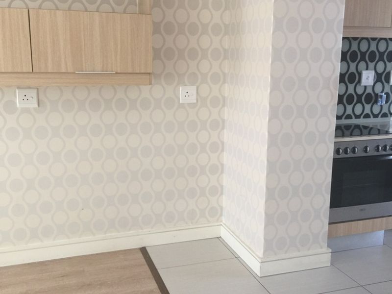 Spacious 1 Bedroom 1 Bathroom Apartment Ground Floor in Rivonia - Photo 6