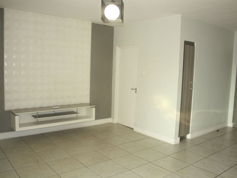 A sunny 1st floor 1 bedroom apartment to rent in Rivonia. - Photo 6