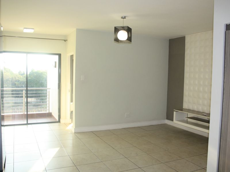 A sunny 1st floor 1 bedroom apartment to rent in Rivonia. - Photo 5