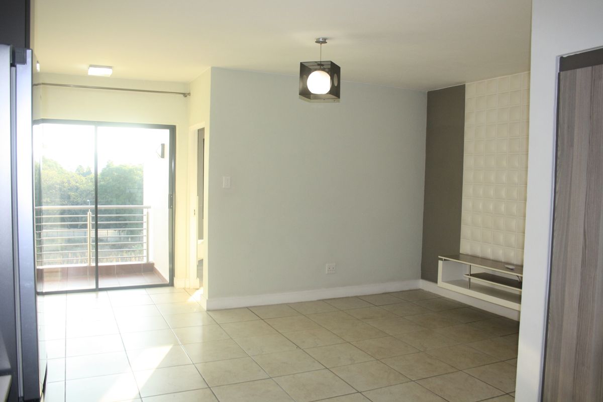A sunny 1st floor 1 bedroom apartment to rent in Rivonia. - Photo 5