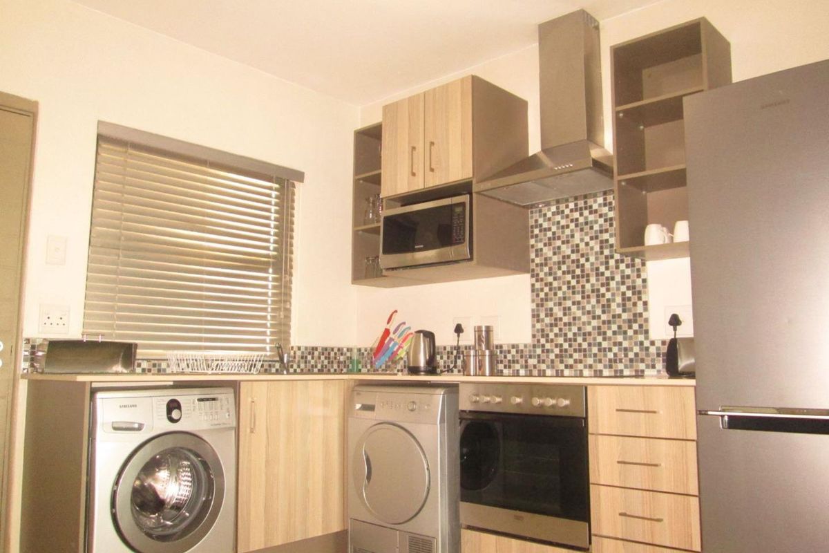 A sunny 1st floor 1 bedroom apartment to rent in Rivonia. - Photo 3