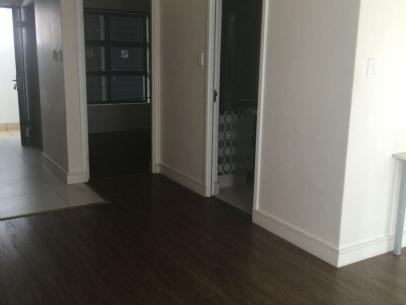 North facing 1 bedroom 1 bath apartment available in Rivonia. - Photo 9