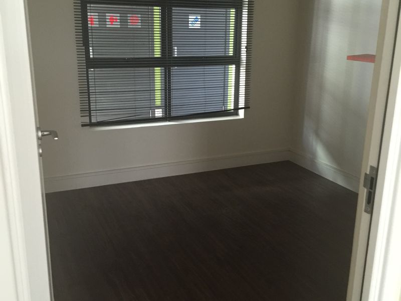 North facing 1 bedroom 1 bath apartment available in Rivonia. - Photo 10