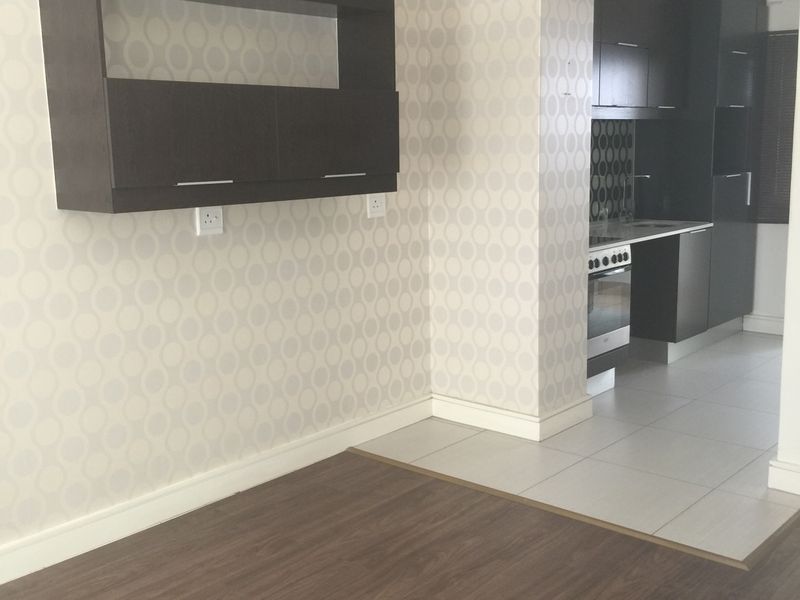 North facing 1 bedroom 1 bath apartment available in Rivonia. - Photo 6