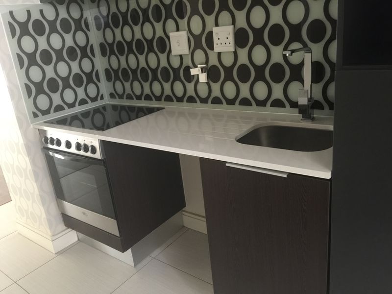 North facing 1 bedroom 1 bath apartment available in Rivonia. - Photo 4