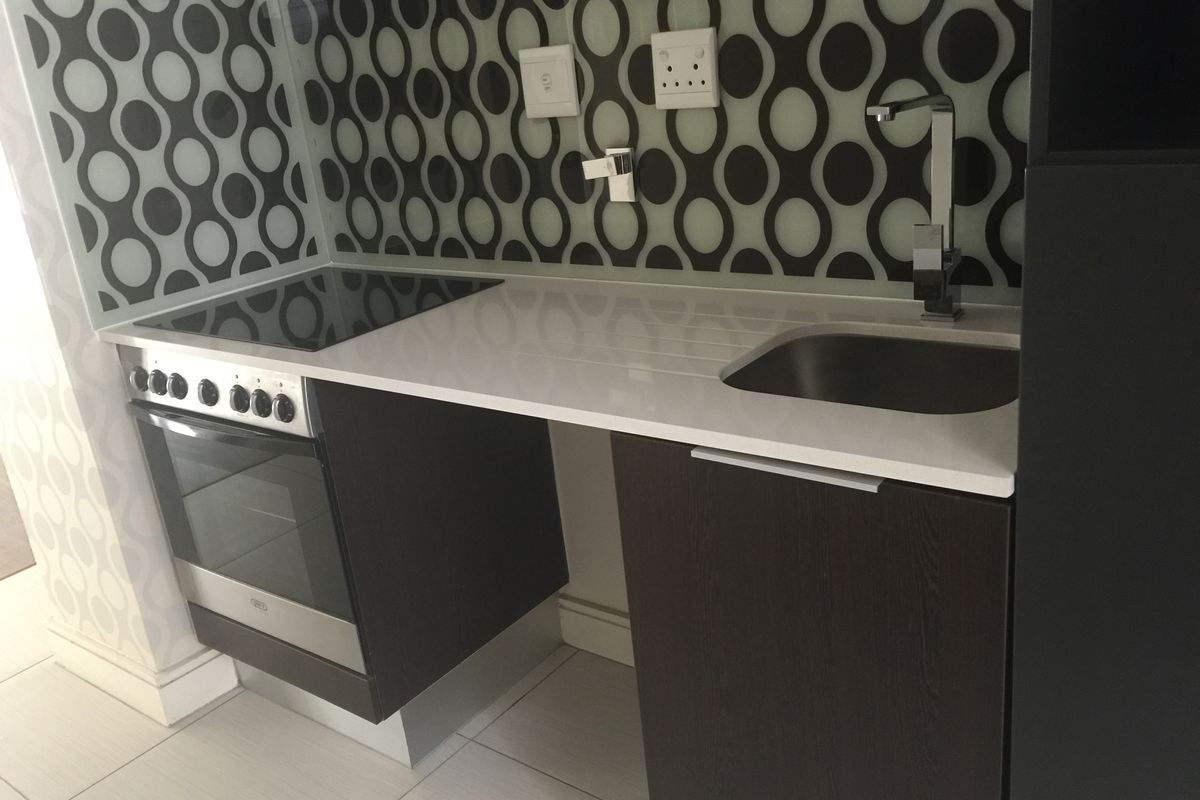 North facing 1 bedroom 1 bath apartment available in Rivonia. - Photo 4