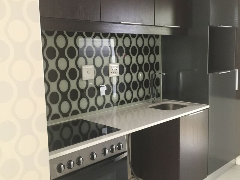 North facing 1 bedroom 1 bath apartment available in Rivonia. - Photo 5