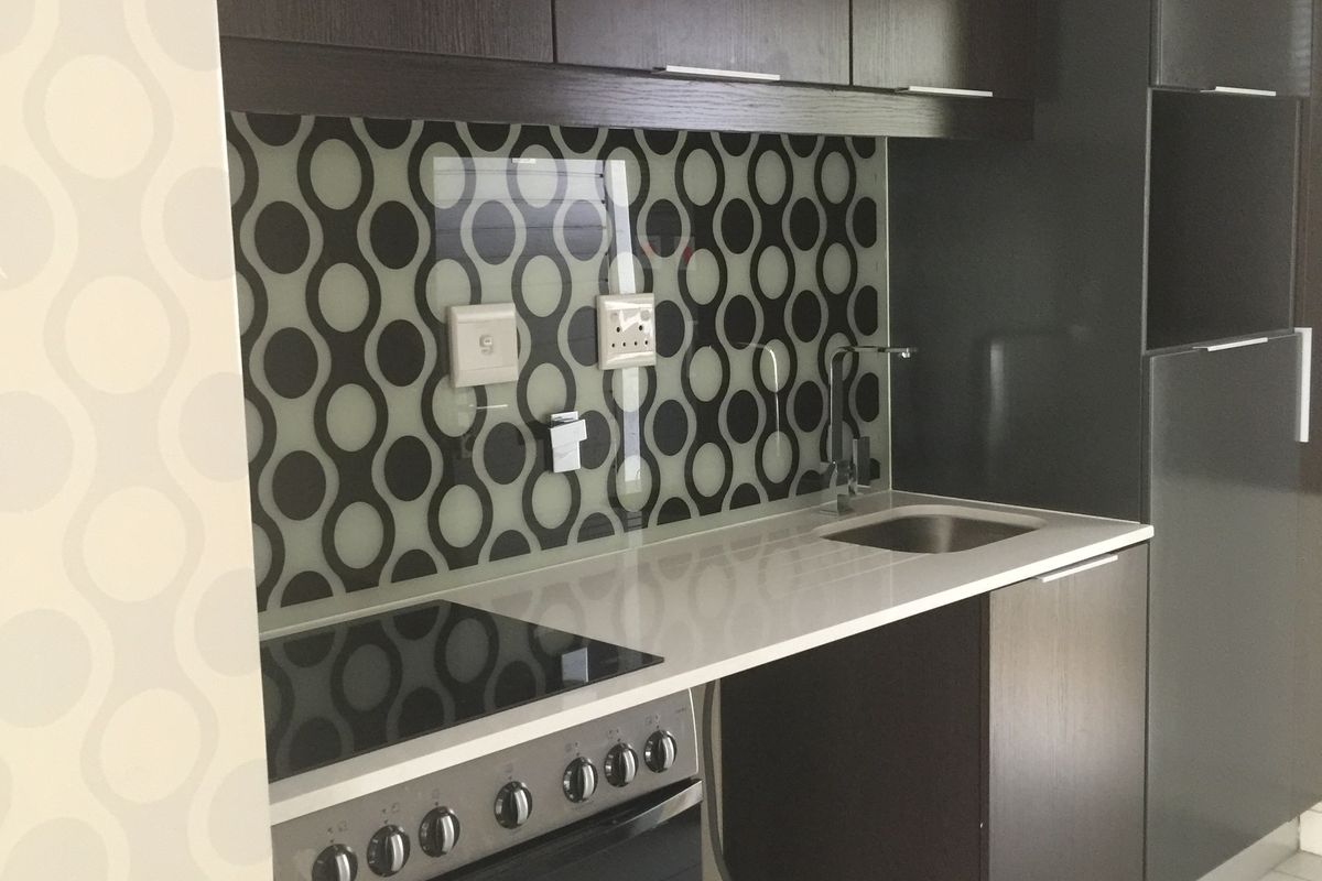 North facing 1 bedroom 1 bath apartment available in Rivonia. - Photo 5