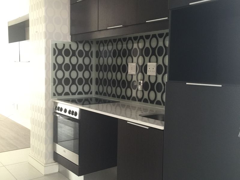 North facing 1 bedroom 1 bath apartment available in Rivonia. - Photo 3