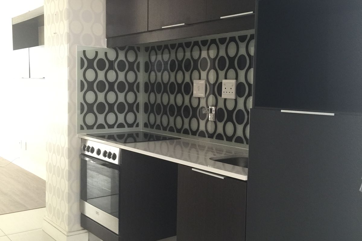 North facing 1 bedroom 1 bath apartment available in Rivonia. - Photo 3