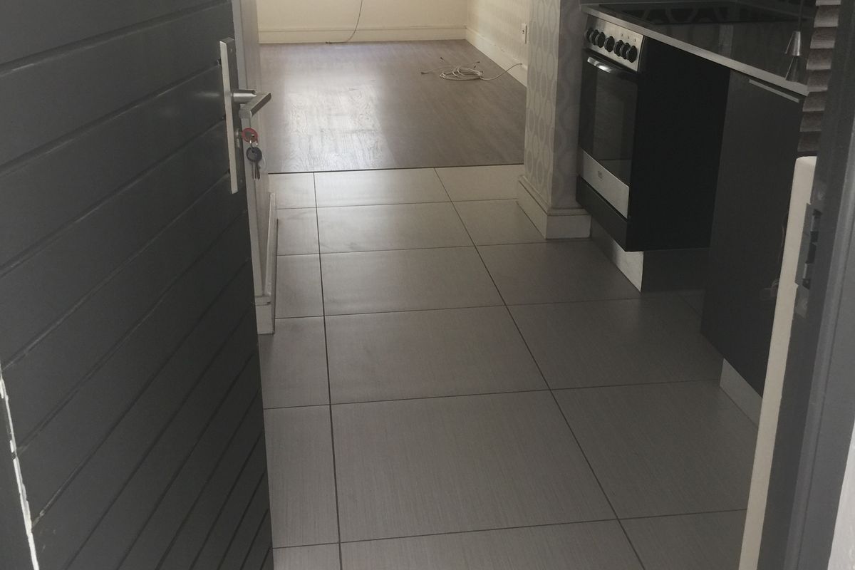 North facing 1 bedroom 1 bath apartment available in Rivonia. - Photo 2