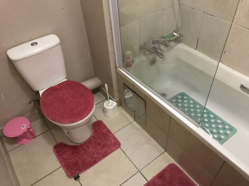 1 bedroom located on the ground floor in secure complex - Photo 6