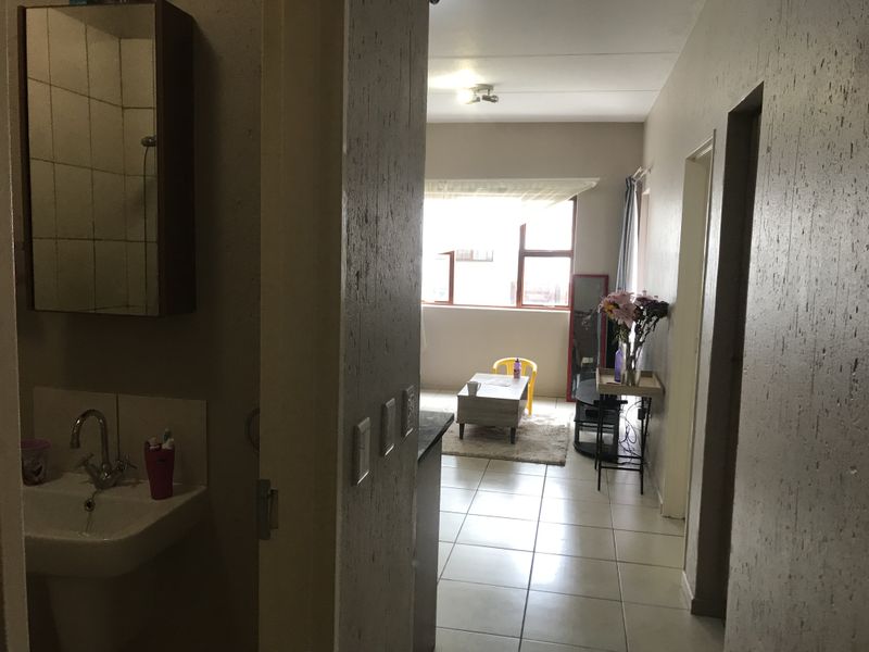 1 bedroom located on the ground floor in secure complex - Photo 3