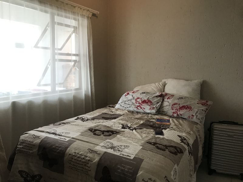 1 bedroom located on the ground floor in secure complex - Photo 4