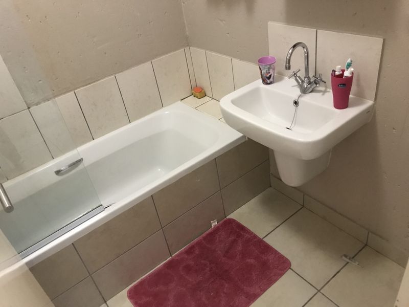 1 bedroom located on the ground floor in secure complex - Photo 5