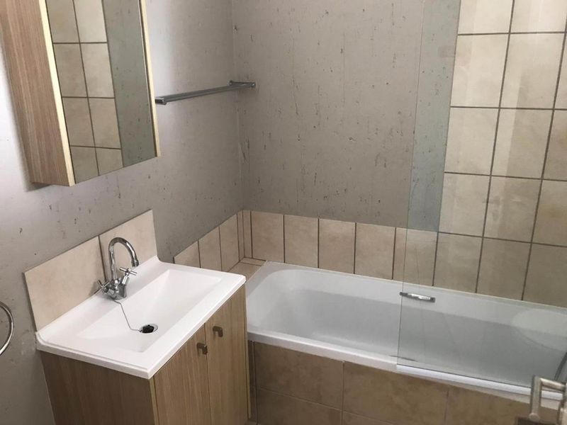 2 bed 1 bath apartment located in modern complex - Photo 8