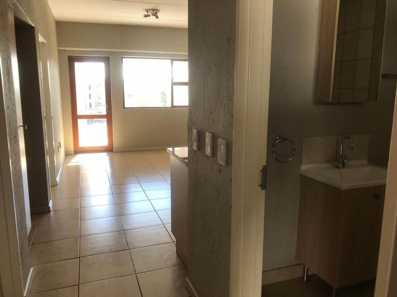 2 bed 1 bath apartment located in modern complex - Photo 4