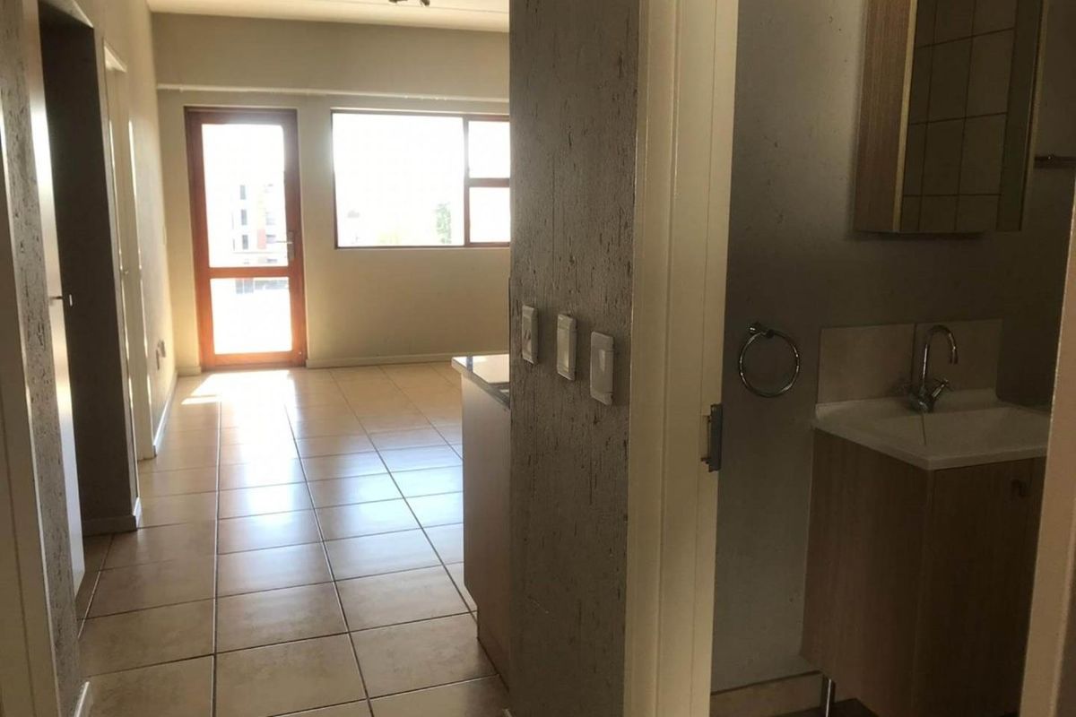 2 bed 1 bath apartment located in modern complex - Photo 4