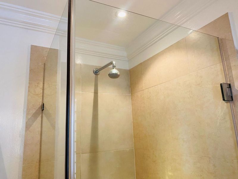 Unique, 2 Bedrooms, 2.5-Bathrooms Duplex Townhouse with a Private Courtyard - Photo 10