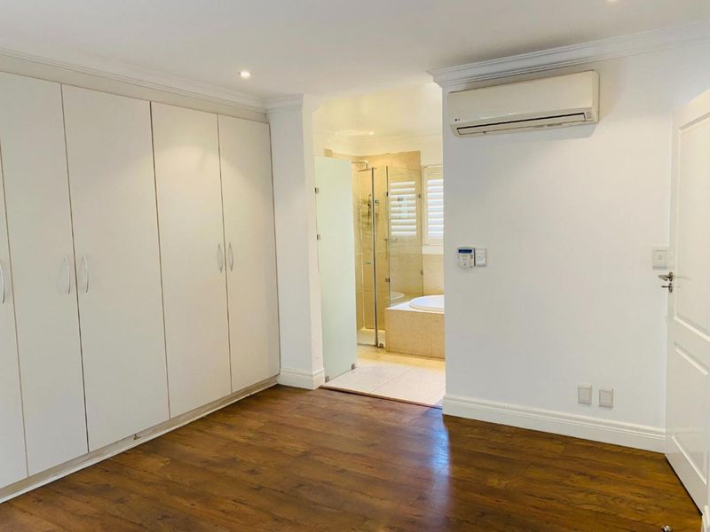 Unique, 2 Bedrooms, 2.5-Bathrooms Duplex Townhouse with a Private Courtyard - Photo 5