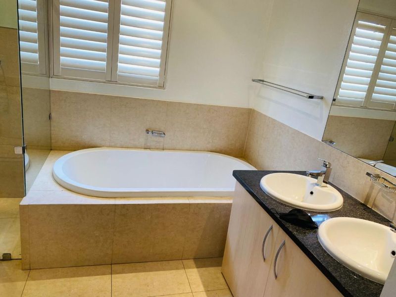 Unique, 2 Bedrooms, 2.5-Bathrooms Duplex Townhouse with a Private Courtyard - Photo 8