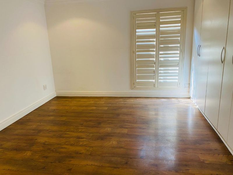 Unique, 2 Bedrooms, 2.5-Bathrooms Duplex Townhouse with a Private Courtyard - Photo 4