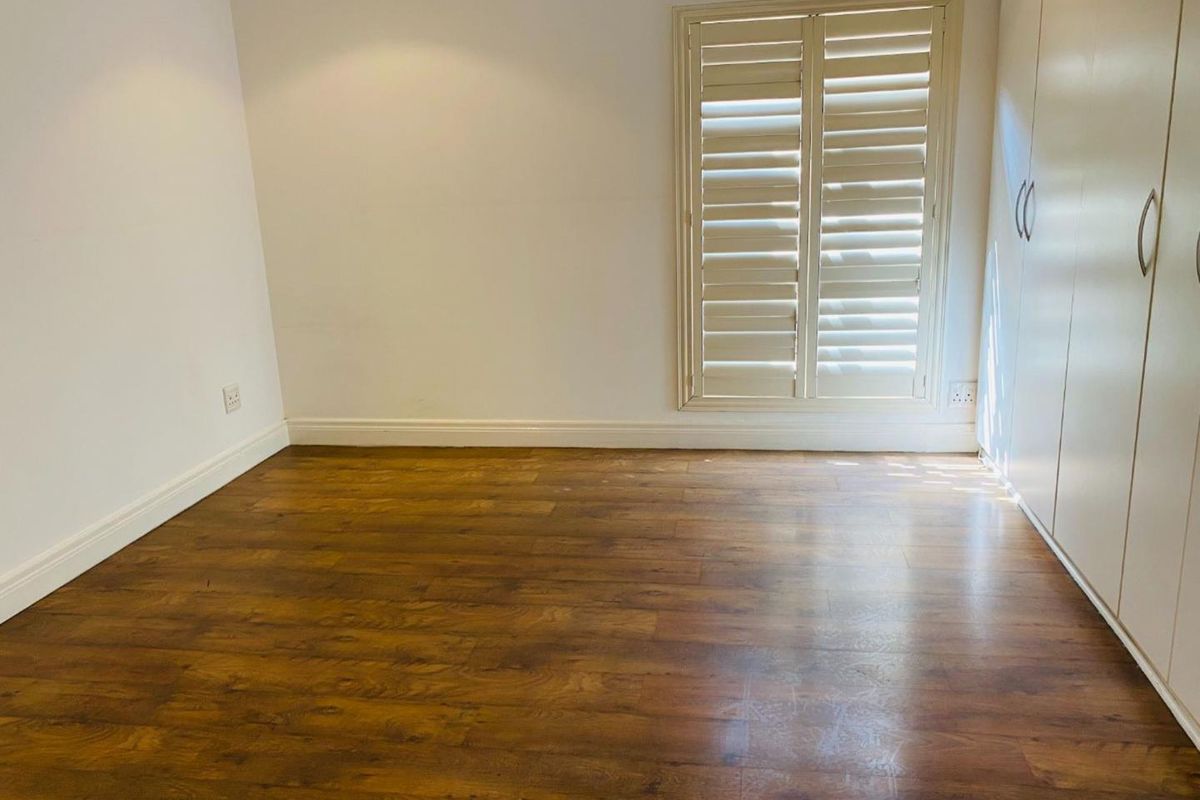 Unique, 2 Bedrooms, 2.5-Bathrooms Duplex Townhouse with a Private Courtyard - Photo 4