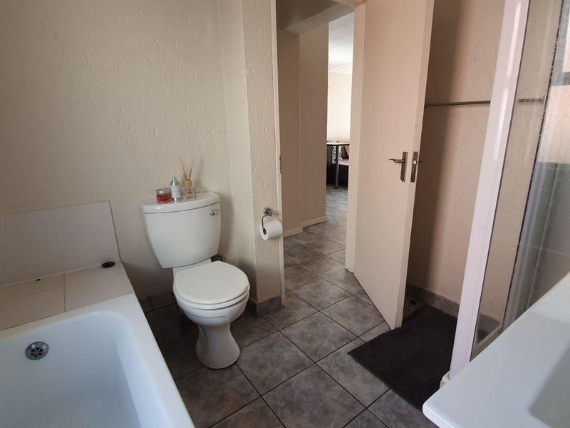 Second floor 1 bedroom in beautiful secure complex, Brushwood in Ferndale - Photo 9