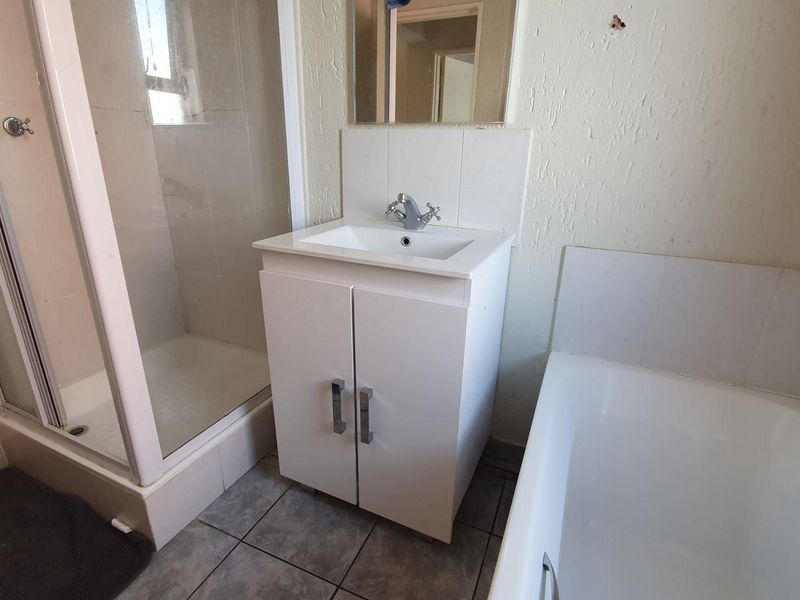 Second floor 1 bedroom in beautiful secure complex, Brushwood in Ferndale - Photo 8