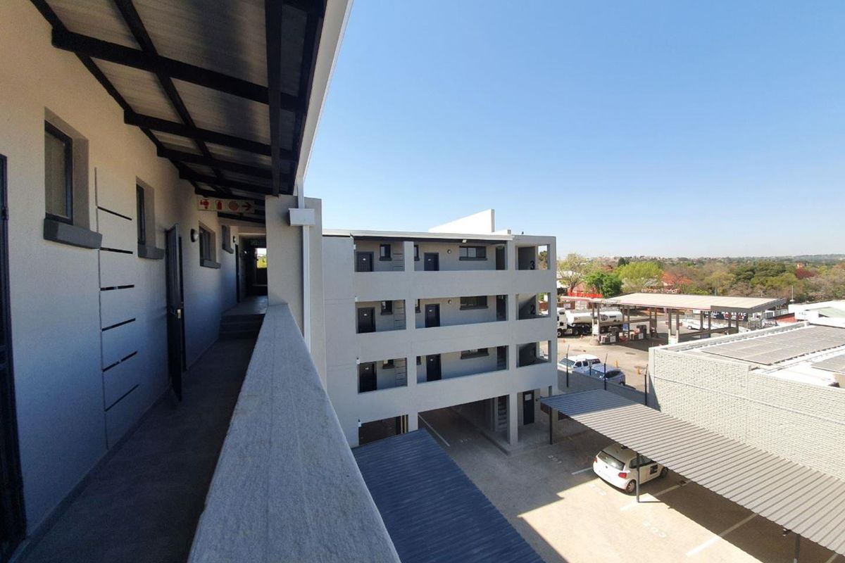 2 bedroom 1 bathroom apartment in Fern Valley - Photo 5