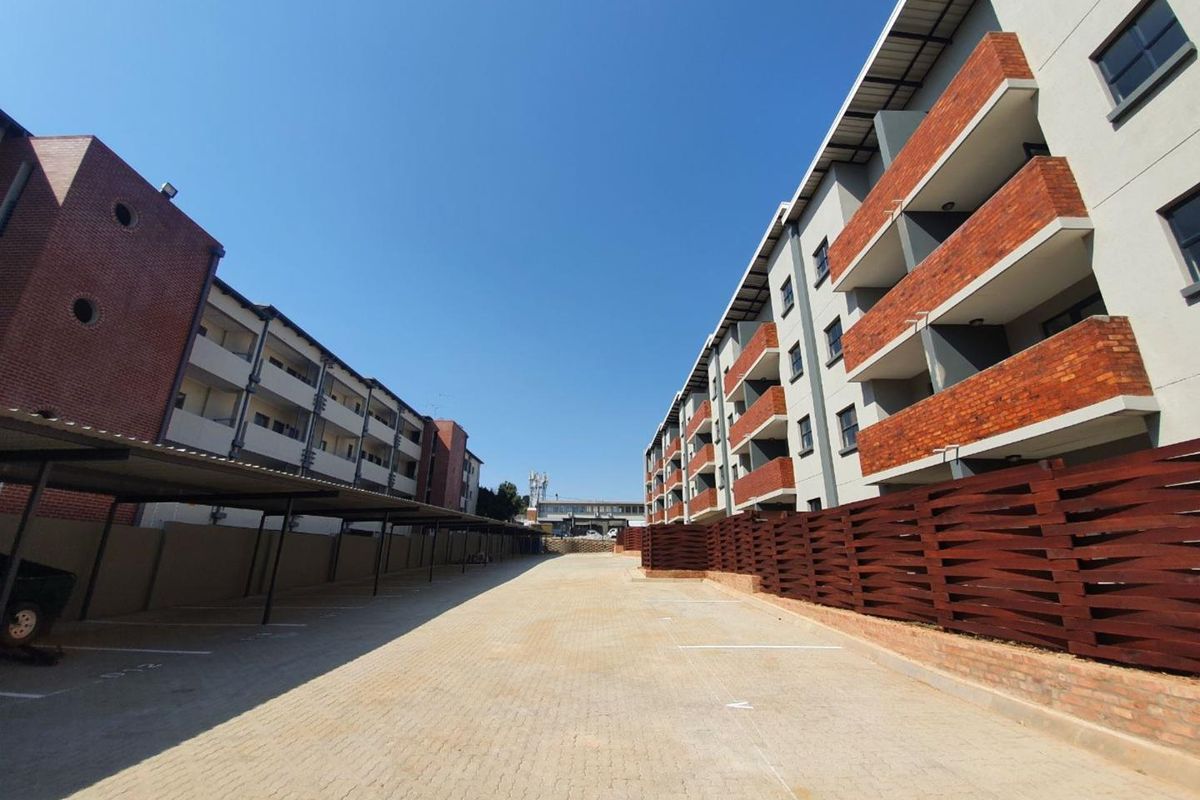 2 bedroom 1 bathroom apartment in Fern Valley - Photo 3