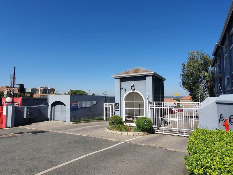1st floor 1 bedroom located close to Randburg central - Photo 1