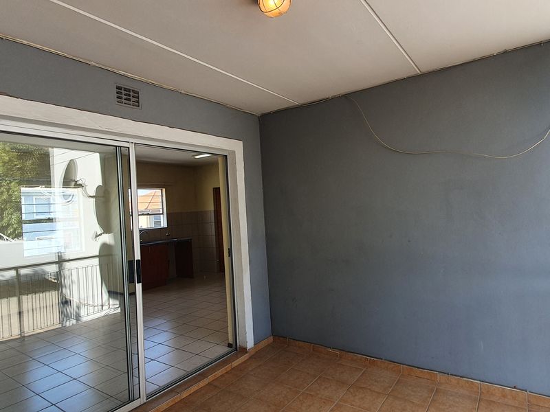1st floor 1 bedroom located close to Randburg central - Photo 8