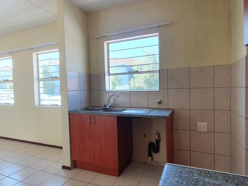 1st floor 1 bedroom located close to Randburg central - Photo 4