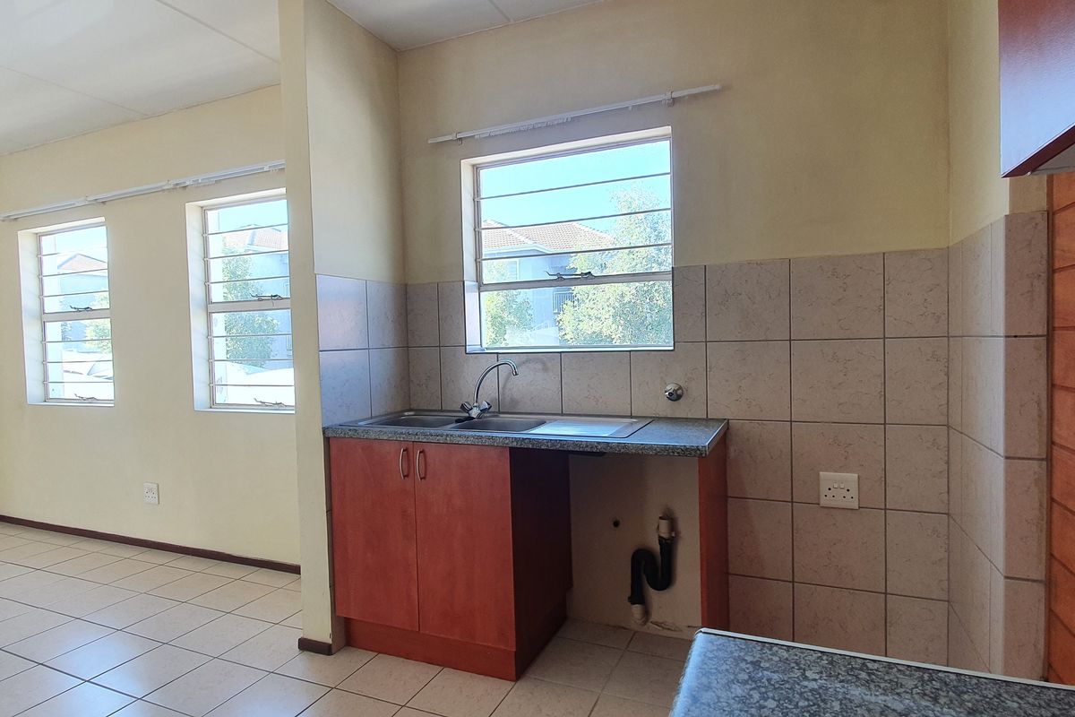 1st floor 1 bedroom located close to Randburg central - Photo 4