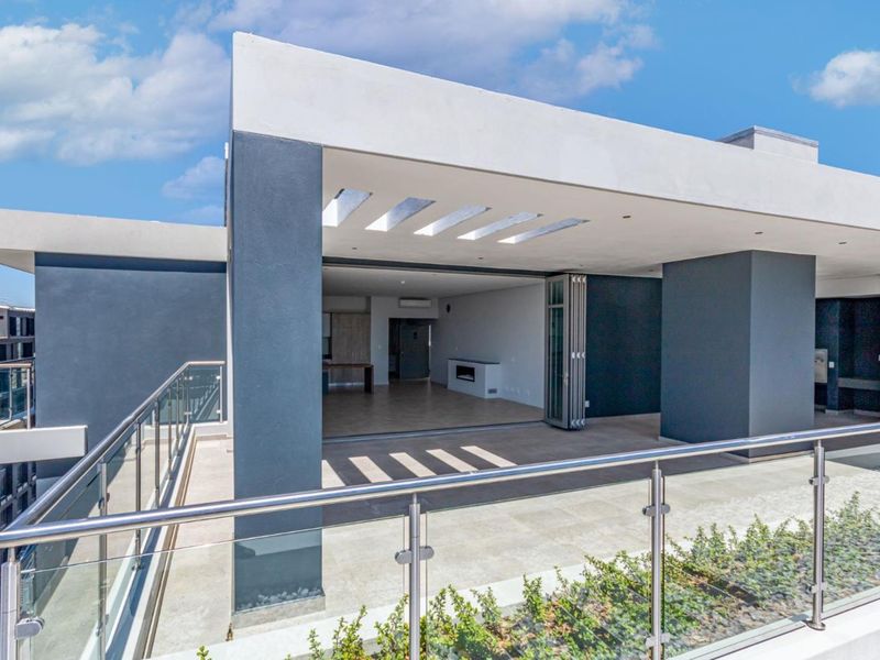 Sophisticated and Elegant Penthouse  - 3 Bedroom 2.5 Bathrooms - Photo 10