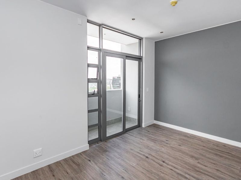 Sophisticated and Elegant Penthouse  - 3 Bedroom 2.5 Bathrooms - Photo 7