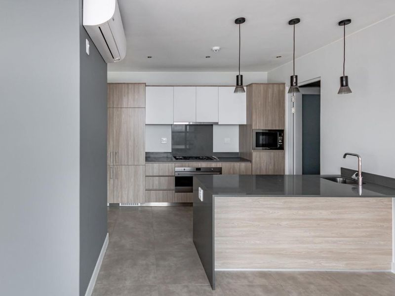 Sophisticated and Elegant Penthouse  - 3 Bedroom 2.5 Bathrooms - Photo 6