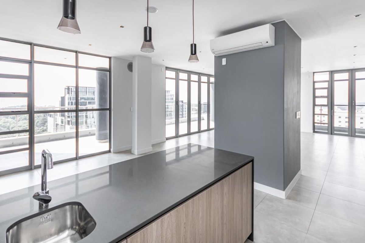 Sophisticated and Elegant Penthouse  - 3 Bedroom 2.5 Bathrooms - Photo 3