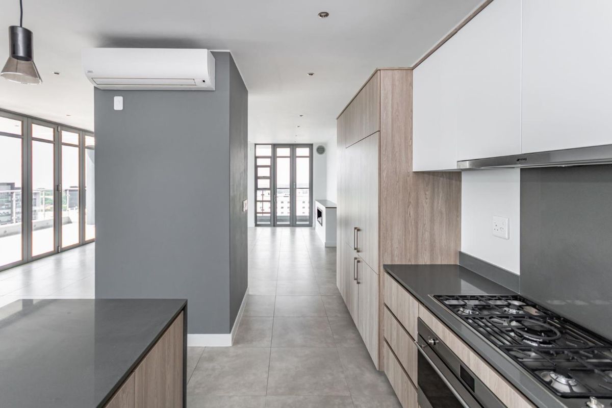 Sophisticated and Elegant Penthouse  - 3 Bedroom 2.5 Bathrooms - Photo 5