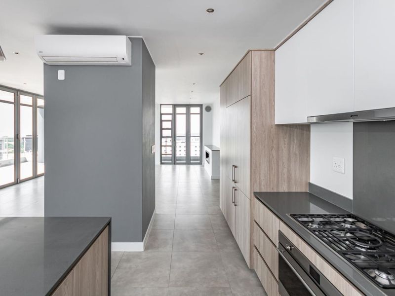 Sophisticated and Elegant Penthouse  - 3 Bedroom 2.5 Bathrooms - Photo 5